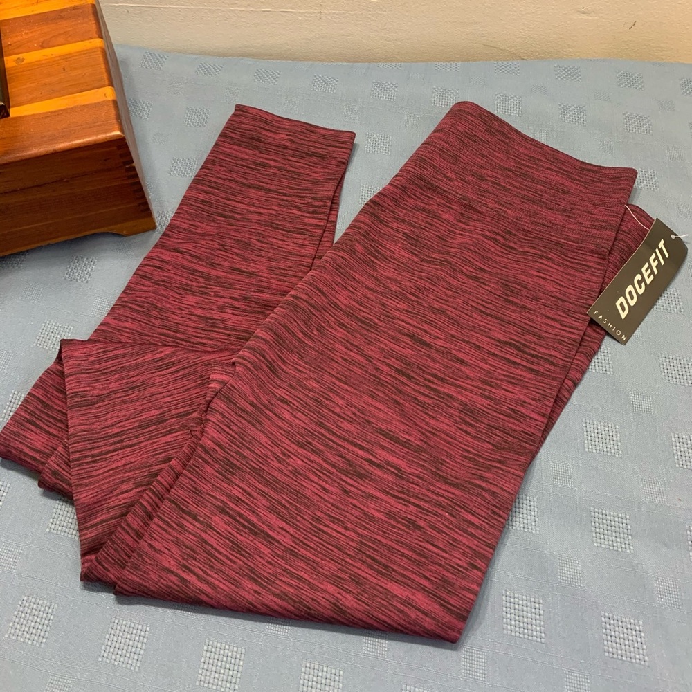 Docefit Burgundy and Black Legging